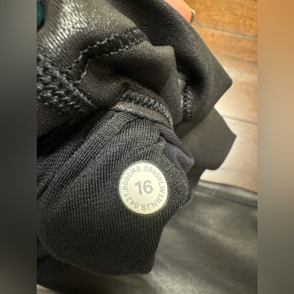 NWOT Lululemon Wunder Under High-Rise Tight *Foil 28"
Luminosity Foil Pr… - Picture 11 of 11